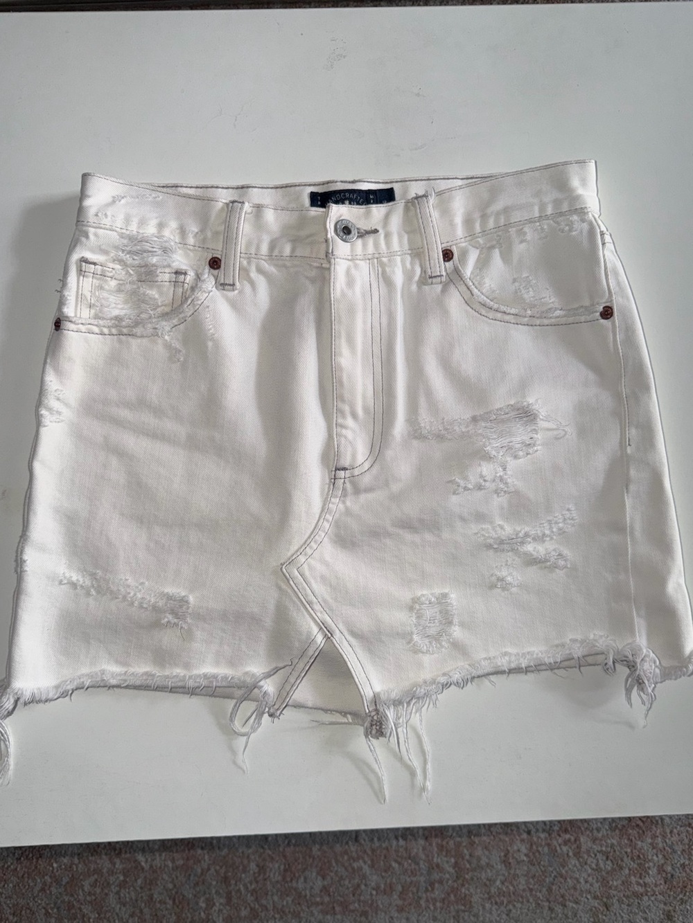 White Distressed Denim Mini Skirt Lucky Brand with Frayed Hem